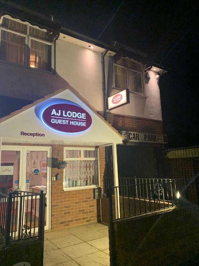 Aj Lodge Slough Bagian luar foto